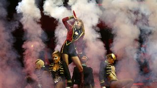 Фотогалерия: Циркът на Европейските MTV награди 2012