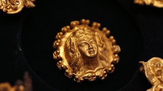 Заради липса на средства, България занемарява историческото си наследство, пишат френски медии
