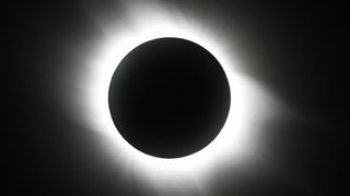 Невиждано в последния век пълно <span class="highlight">слънчево</span> <span class="highlight">затъмнение</span> ще се наблюдава в САЩ