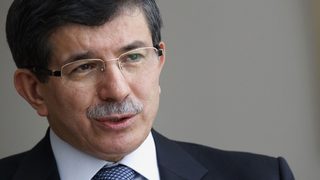Турция няма намерение да моли ЕС да я приеме, заяви външният министър