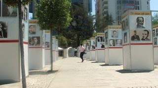 Тайни и лъжи: Жертвите на комунизма в Албания без шанс за помирие