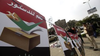 Половината египтяни гласуват днес на референдум за конституция