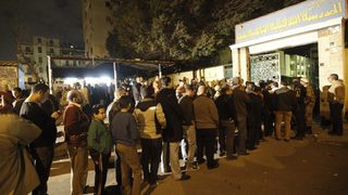Малко повече от половината египтяни гласуваха за приемането на новата конституция
