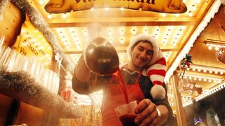 Зима в кухнята: греяно вино с карамел, грог или ирландско кафе