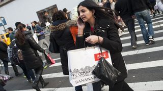 Потребителите в САЩ са харчили предпазливо за празниците