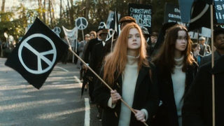Видео: Ел Фанинг като млада бунтарка през 60-те в Ginger & Rosa