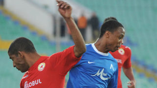 <span class="highlight">Дъстли</span> Мюлдер удължи договора си с "Левски", според холандски медии