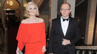 Шефът на Варшавската <span class="highlight">борса</span> загуби поста си заради помощ за приятелката си