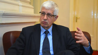 Румен Овчаров: Походът на калинкообразните скакалци в енергетиката е ужасен