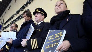 Европейски пилоти и <span class="highlight">кабинен</span> <span class="highlight">персонал</span> настояха за защита срещу умората