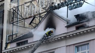 Пожарът срещу Съдебната палата е потушен(обновена в 12:10 ч.)