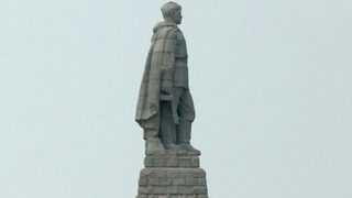 Граждани протестират срещу строеж на хълма Бунарджика в Пловдив, инвеститорът го замрази