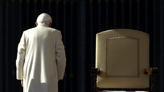 Бенедикт XVI и краят на един парадоксален папа
