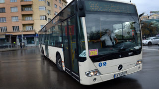 С 1-2 минути по-рядко ще преминават някои автобуси в София