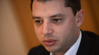 В момента няма големи резерви за намаляване на цената на тока според Делян Добрев