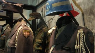 По пет часа военна подготовка ще имат учениците от девети и десети клас