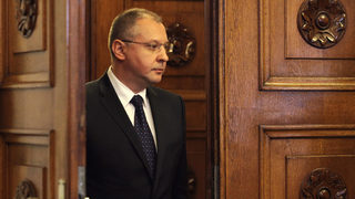 Предизборно и под натиск на улицата БСП се сети за собствената си промяна