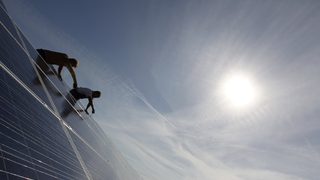 ЕС налага временни антидъмпингови мита на китайските стъкла за соларни панели