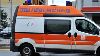 Две деца пострадаха след игра с боеприпас, захвърлен в парка на Казанлък