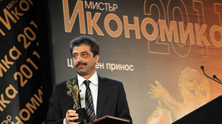 Кой и защо атакува президента