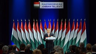 Хиляди унгарци протестираха срещу новата конституция