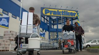 Бизнесът на "Практикер" в България носи ръст на печалбата на веригата