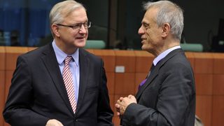 Кипър облага банковите депозити и вдига данъци, за да избегне фалит