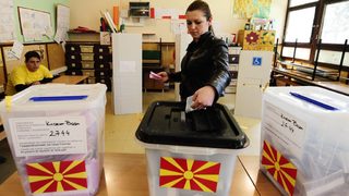 Управляващите в Македония обявиха местните избори за честни, опозицията се оплака