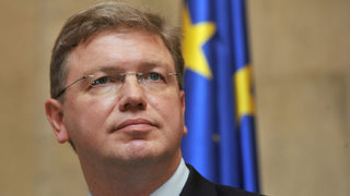 Комисар Фюле: Политиците в Скопие трябва да се фокусират върху евроинтеграцията