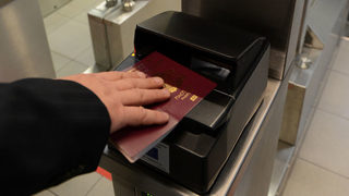 МВР предлага електронни четци за документи <span class="highlight">в</span> хотелите като антитеростична мярка