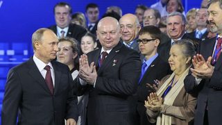 Путин върна в Русия званието Герой на труда