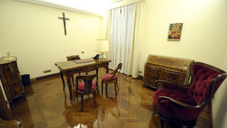 <span class="highlight">Папа</span> Франциск замени луксозната резиденция с двустаен апартамент