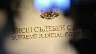 По следите на обществения консенсус