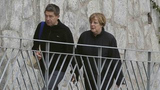 EUobserver: Меркел показа по-меката си страна по време на почивка в Италия