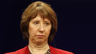 На път за Кайро Аштън призова за връщане към гражданското управление в Египет