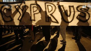 Кипърският парламент решава дали да одобри спасителната помощ