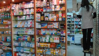 Гърция отпада от списъка на страните, по които се определят цените на лекарствата у нас