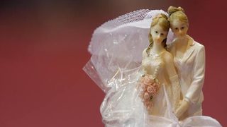 Ирландия свиква референдум за гей браковете през 2015 г.