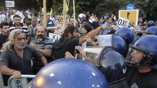 Кипърският парламент прие само с два гласа повече кредитното споразумение