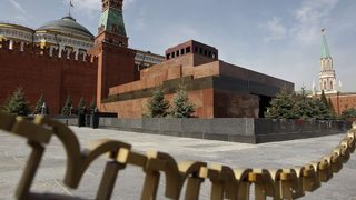 Мавзолеят на Ленин в Москва отвори след ремонт