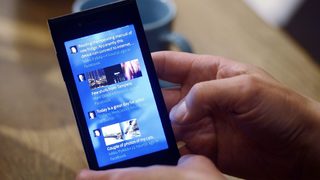 Финландската компания Jolla е готова със своя първи смартфон (видео)