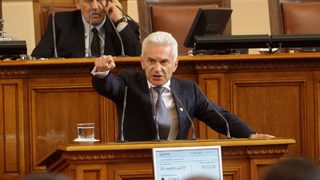 Парламентът, обречен на Сидеров