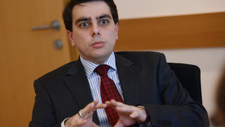 Според Асен Василев цената на тока може и да не се пипа