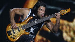 Бас китара на Metallica предизвика политически скандал в Индонезия