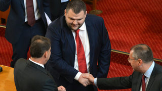Станишев тушира първоначалния бунт в БСП след избора на Пеевски