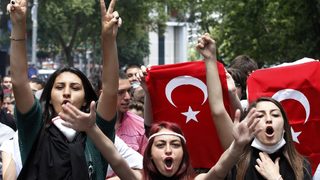 Социалните медии се превръщат в бойно поле на фона на протестите в Турция