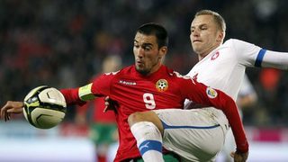 Мениджърът на "Астън вила" иска и Ивелин Попов