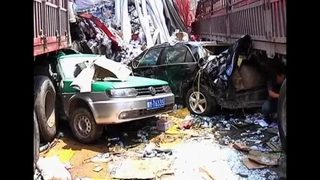 Видео: Верижна катастрофа с 56 коли погуби деветима в Китай