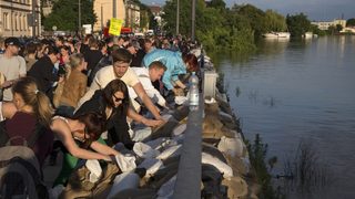 Много домакинства и бизнеси в Германия сами ще трябва да платят щетите от наводненията