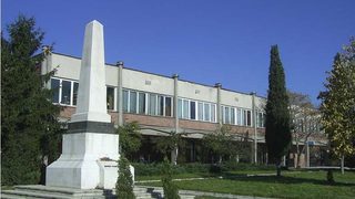 Запорирани са всички имоти на община Девня, твърди съветник